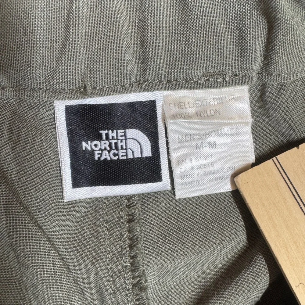 The North Face Mens Olive Green Belted Nylon Hiking Shorts Medium Pleated Retro